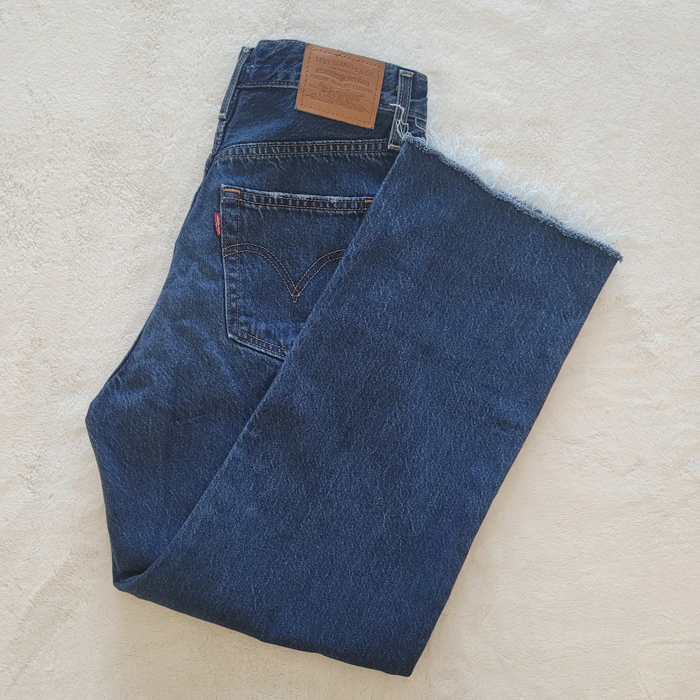 Levis Ribcage Straight Ankle Dark Blue Jeans Denim Size 26 (L27) Frayed Hem - Picture 2 of 9